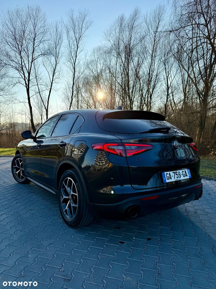 Alfa Romeo Stelvio - 11