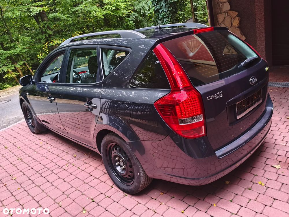 Kia Ceed - 8