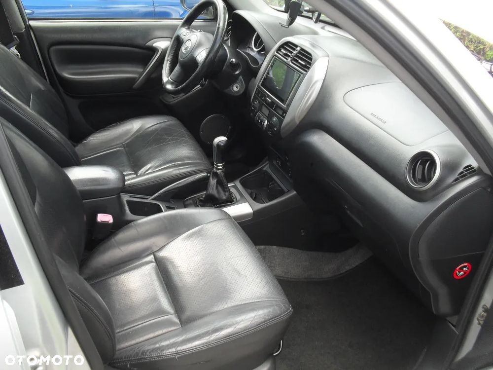 Toyota RAV4 2.0 VVT-i 4x4 - 25