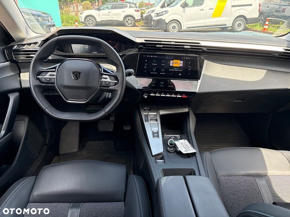 Peugeot 308 - 8