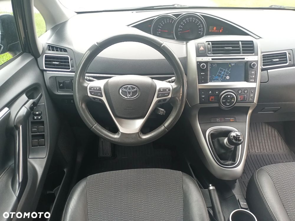 Toyota Verso 1.8 Prestige 7os EU6 - 11