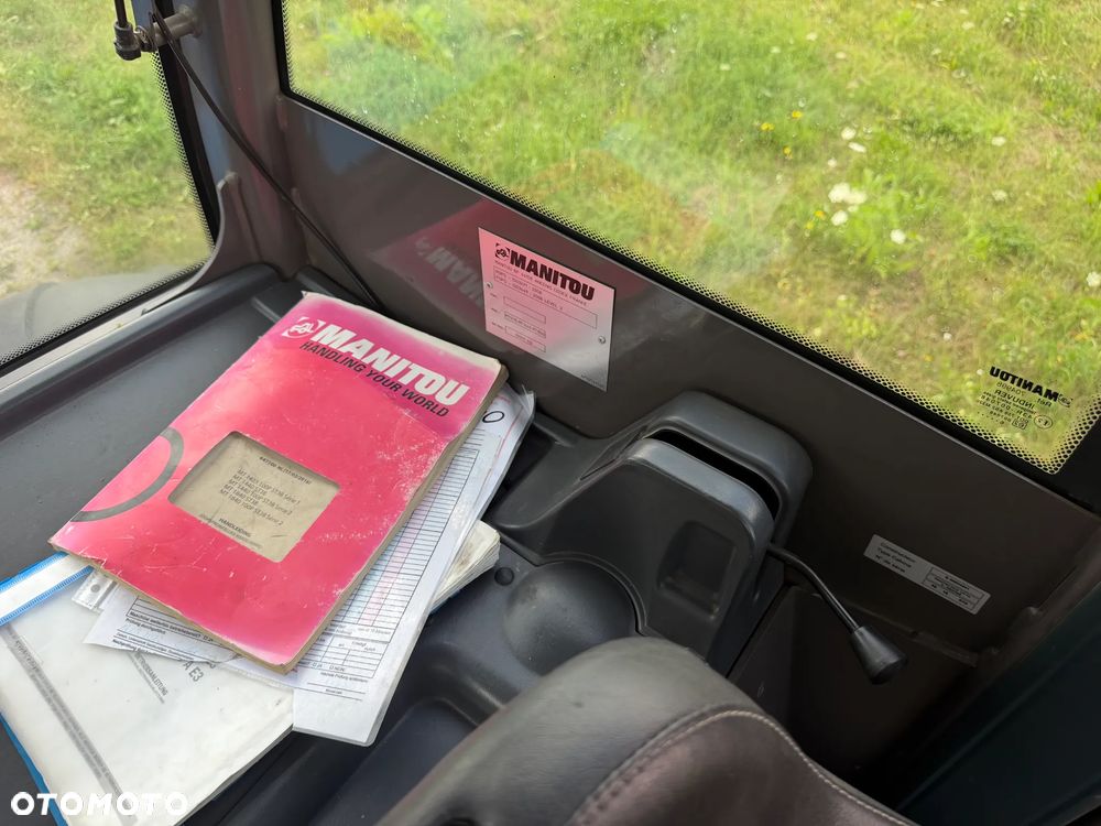 Manitou MT1440. Ładowarka Teleskopowa 14 metrów wysuw! UDŹWIG 4 TONY! Przebieg 2900 mtg. Maszyna jak Nowa z SALONU. 2017 rok. z Norwegii z Gospodarstwa rolnego! Silnik PERKINS Turbo 110 km. Aktualne Serwisy w Dekra. Nowy Model sterowane wszystko z 1 dżojstika. Ani deka luzów czy wycieku. OKAZJA! Jazda REWERS + 4 biegi. Skręt 3 tryby. Wyjście Hydrauliczne na maszcie, Poziomowanie ośi stabilizatory! Wyjścia Hydrauliczne na maszt! Okazja Ani deka luzów i wycieków. Wersja Norweska. Wielka Okazja - 38