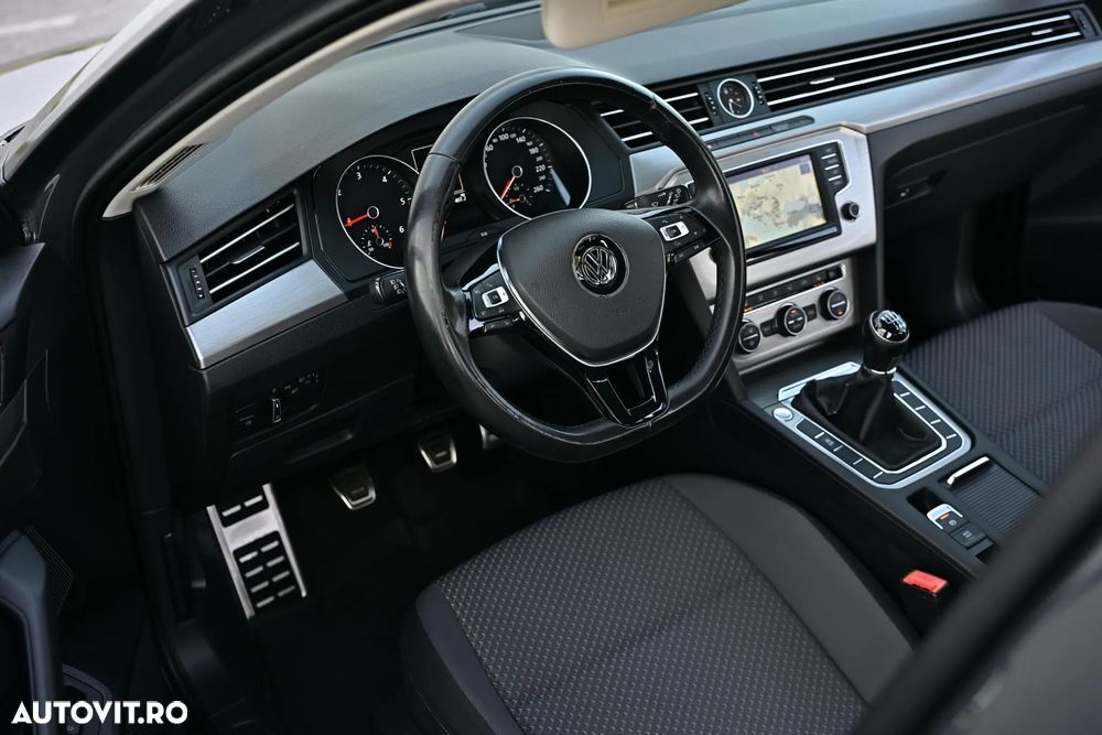 Volkswagen Passat 2.0 TDI Trendline - 18