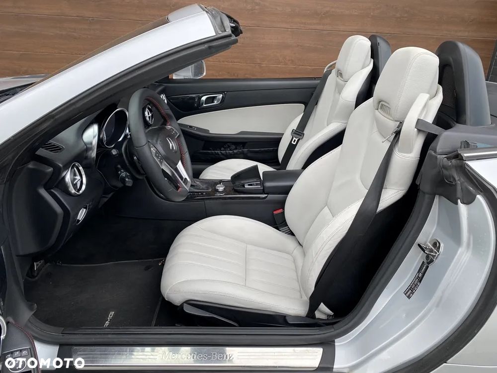 Mercedes-Benz SLK 200 (BlueEFFICIENCY) 7G-TRONIC - 23