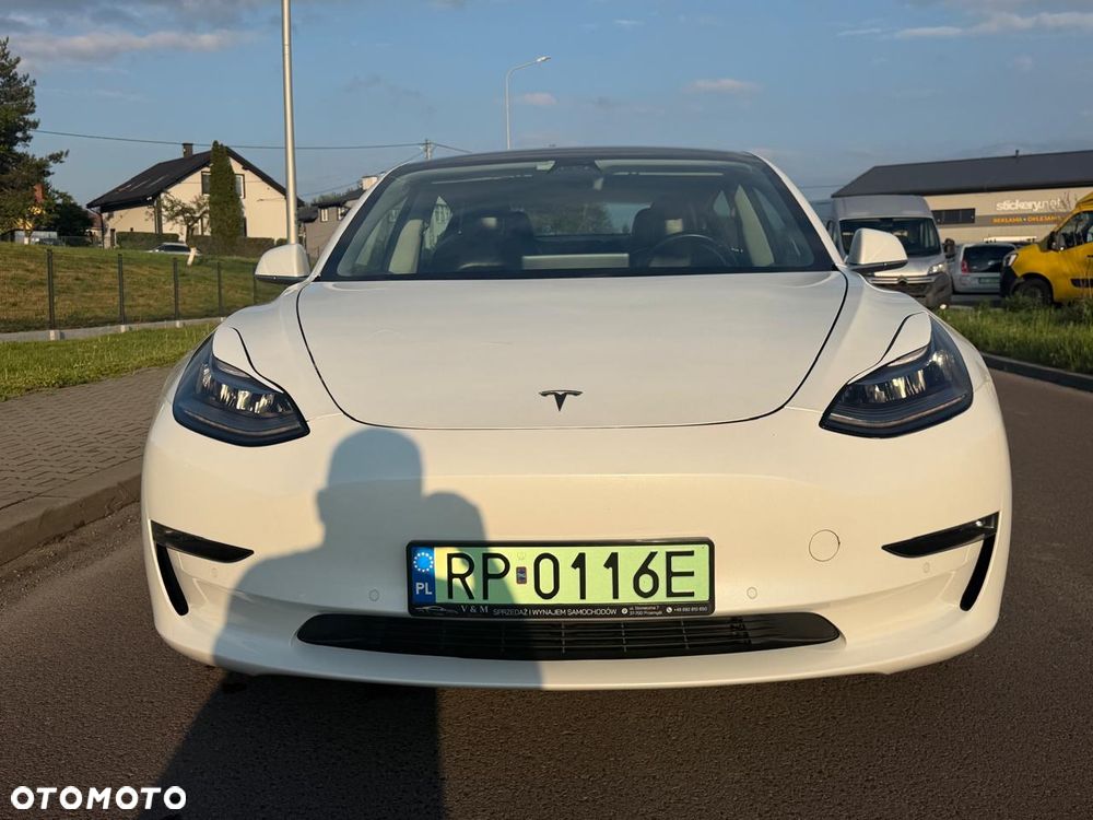 Tesla Model 3 - 4