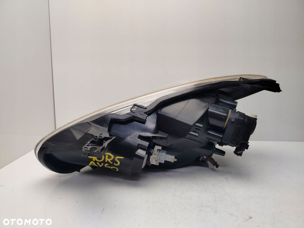 toyota aygo i 05r- reflektor lampa prawy przód prawa przednia - 6