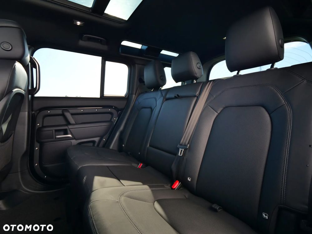 Land Rover Defender - 35