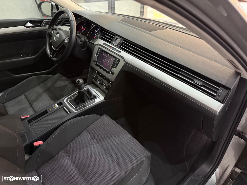 VW Passat Variant 1.6 TDI BlueMotion - 23