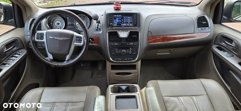 Chrysler Town & Country 3.6 Limited - 8