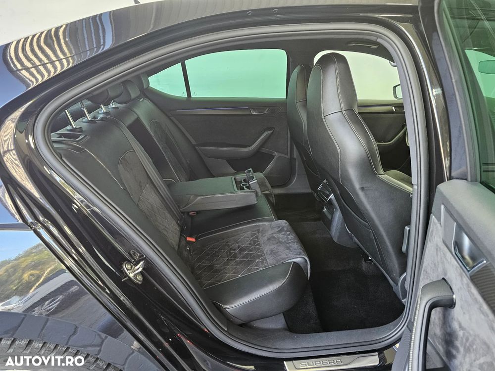 Skoda Superb 2.0 TDI DSG Sportline - 38