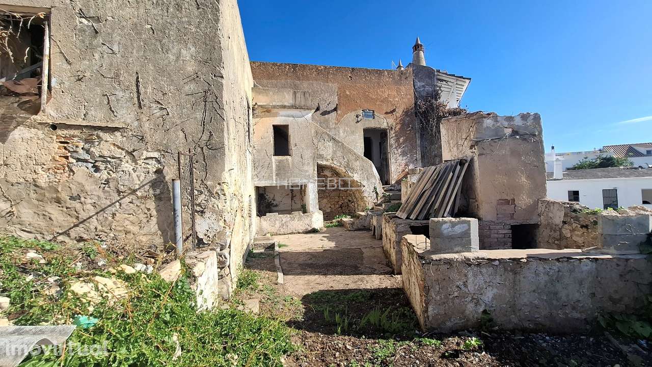 HABITAÇÃO  e ANTIGO LAGAR DE AZEITE  - ESTOI -CENTRO HISTÓRICO - Grande imagem: 2/32