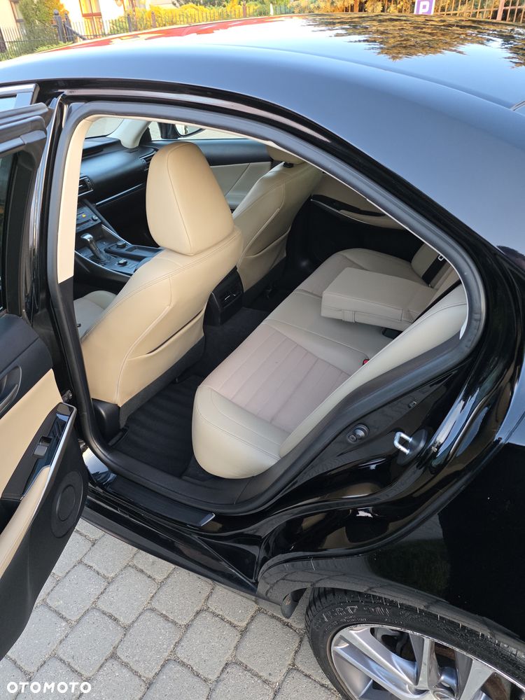 Lexus IS 200t Elite - 11