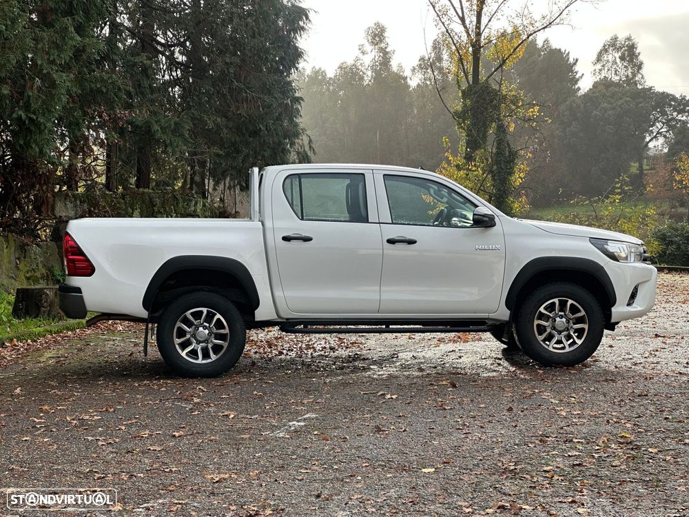 Toyota Hilux 2.4 D-4D 4WD CD CM - 19