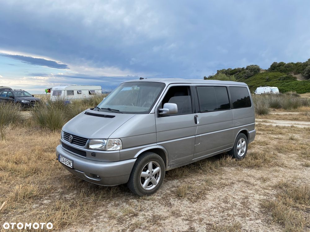 Volkswagen Caravelle - 10