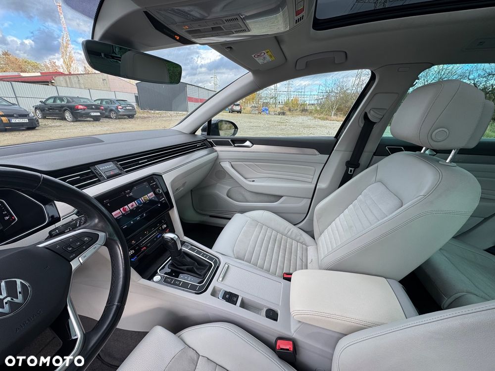 Volkswagen Passat Variant 2.0 TDI SCR DSG Highline - 15