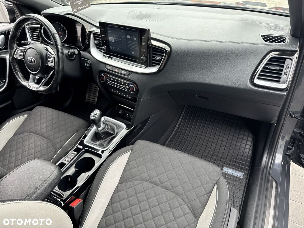 Kia ProCeed 1.5 T-GDI GT Line - 22