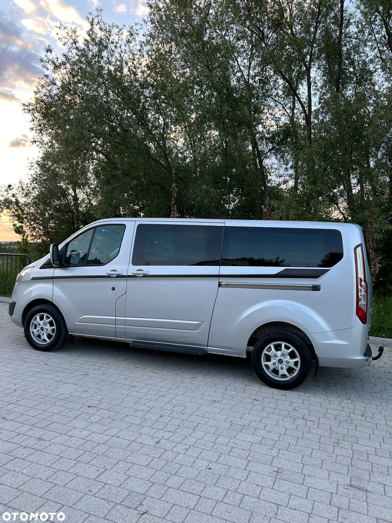 Ford Tourneo Custom - 5
