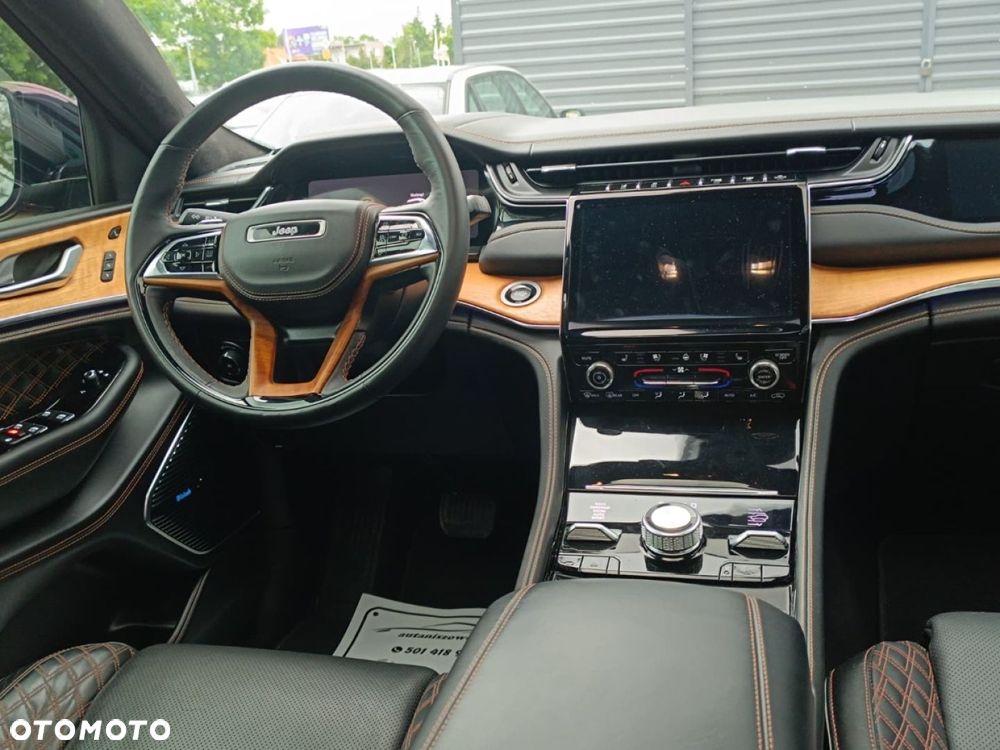 Jeep Grand Cherokee - 21