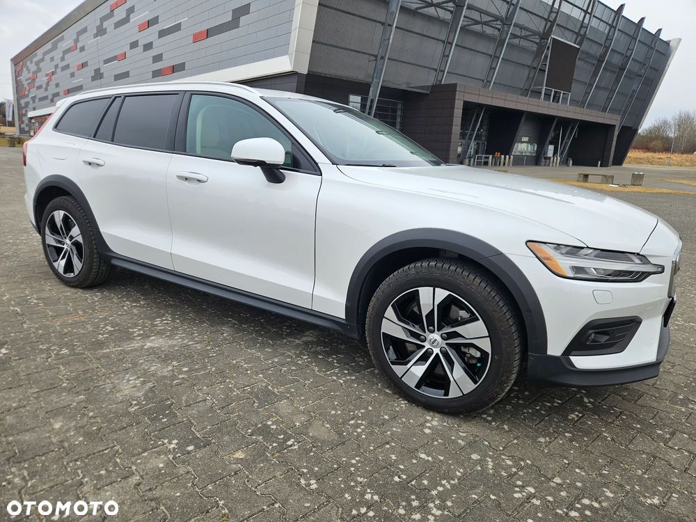 Volvo V60 Cross Country B5 B AWD Plus - 4