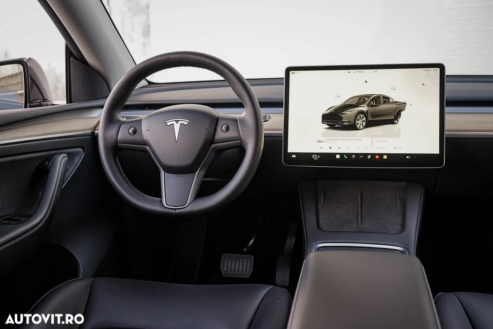 Tesla Model Y - 13