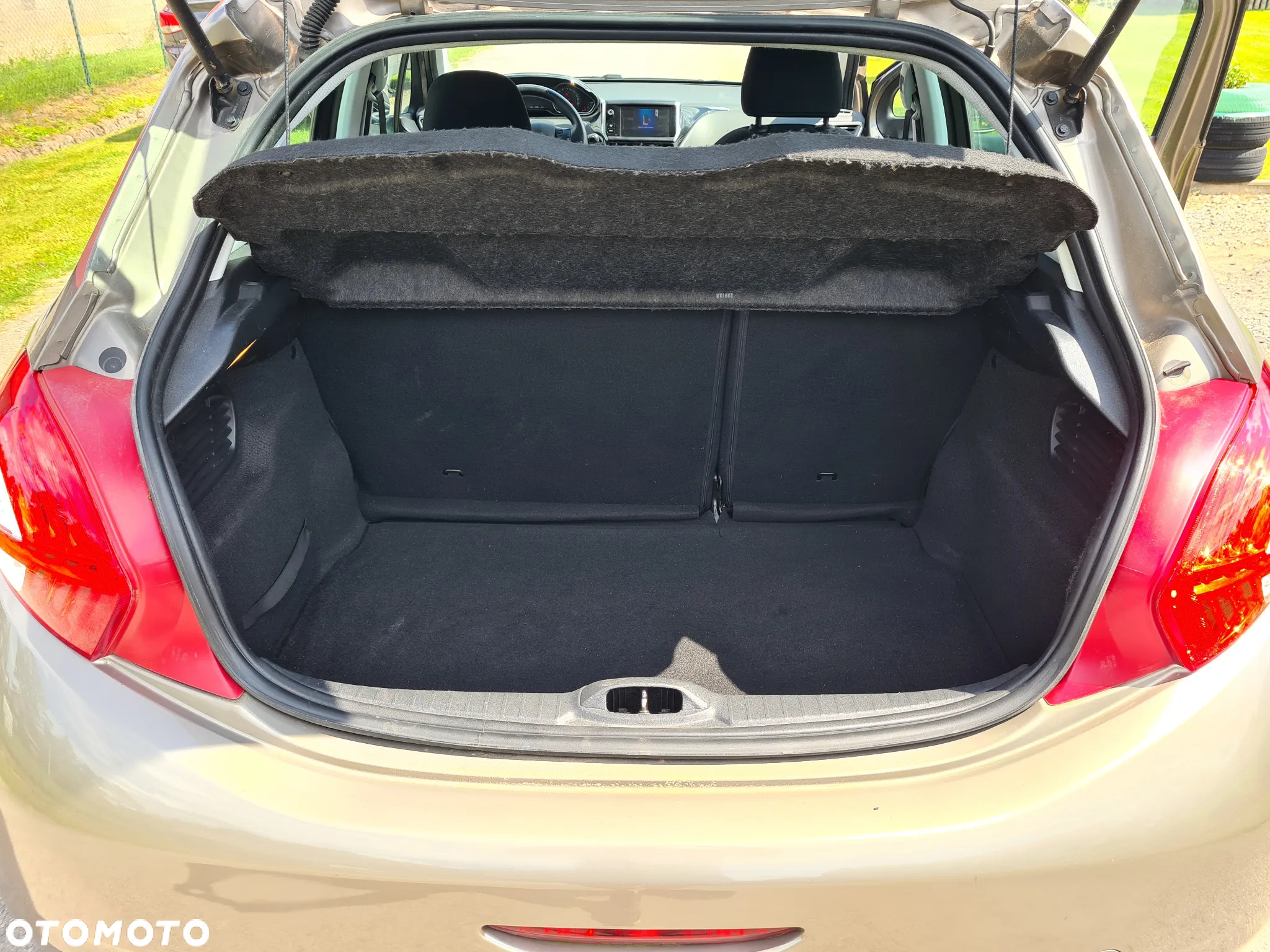 Peugeot 208 - 15