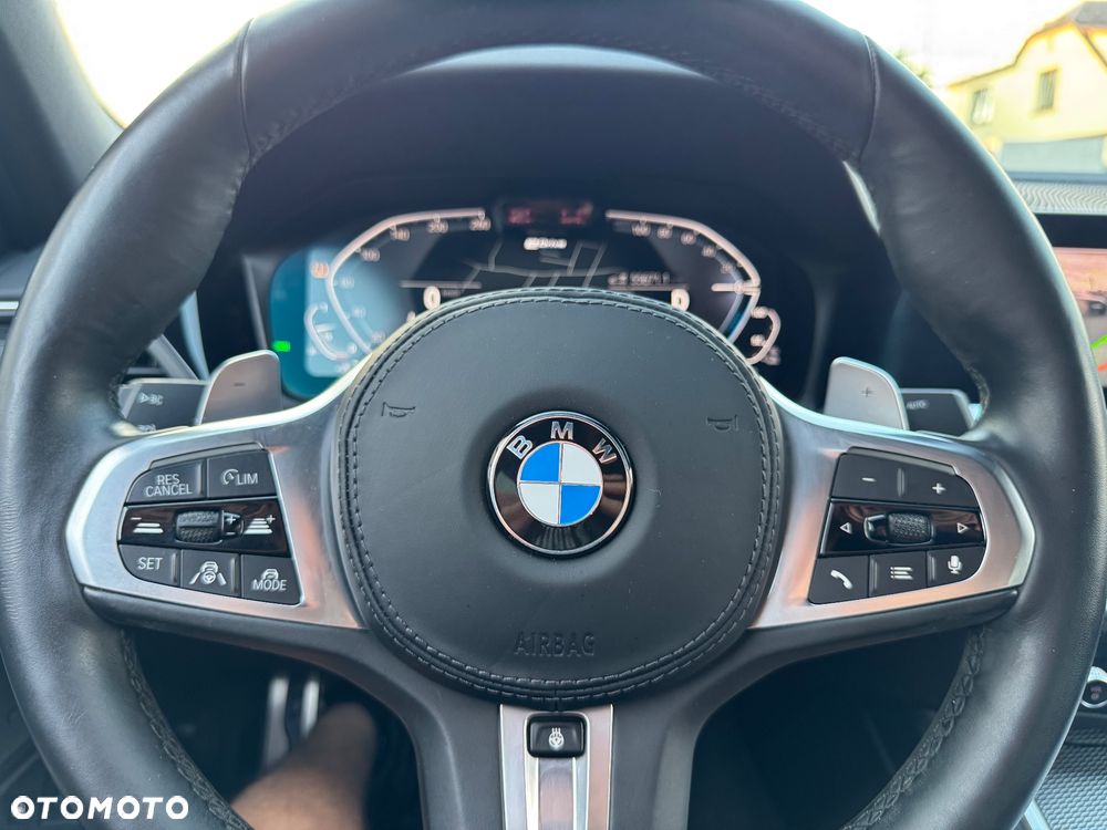 BMW Seria 3 330e M Sport - 33