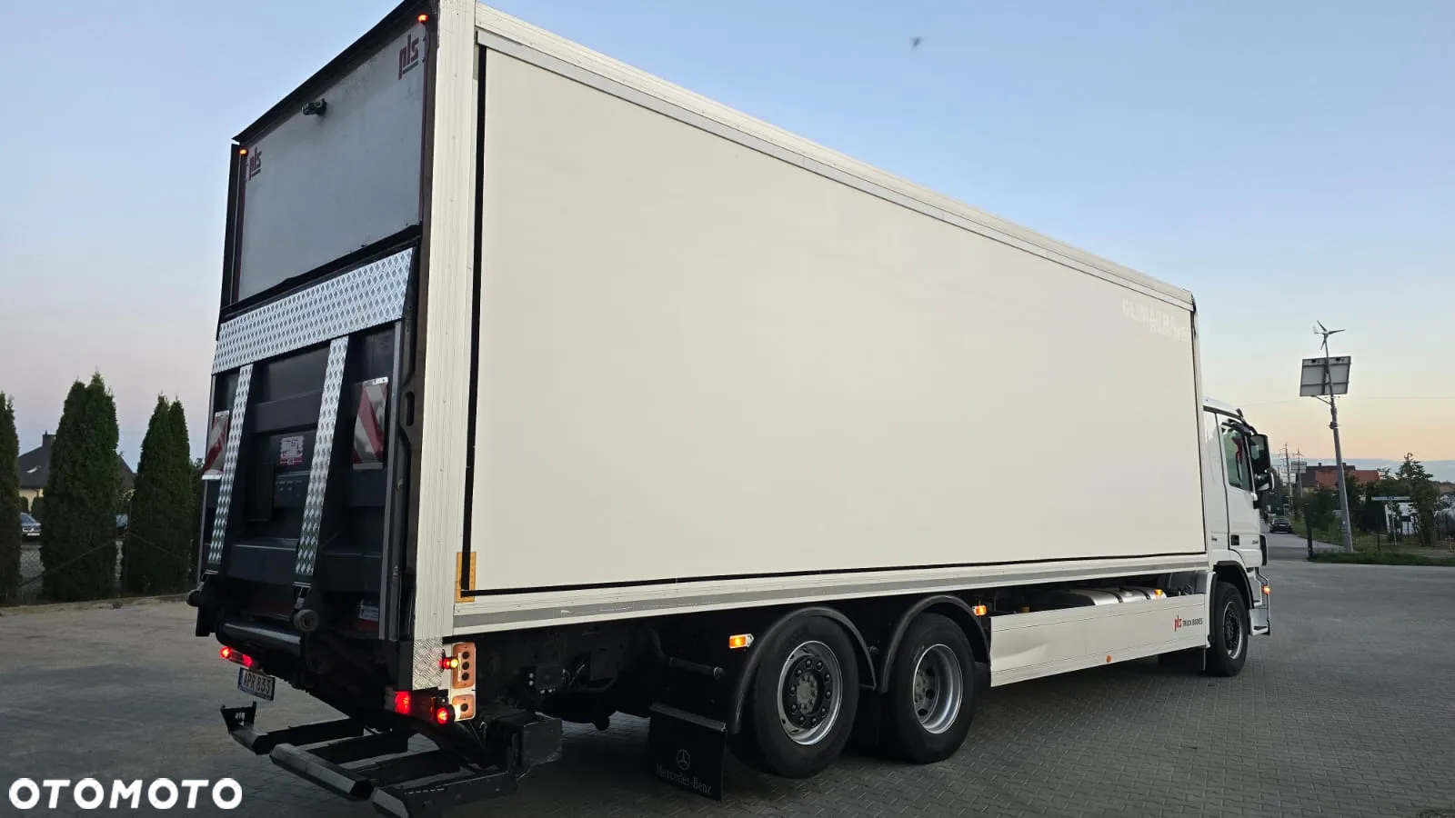 Mercedes-Benz Actros 2541 6x2 kontener izoterma niski przebieg super stan laweta rama do zabudowy - 2
