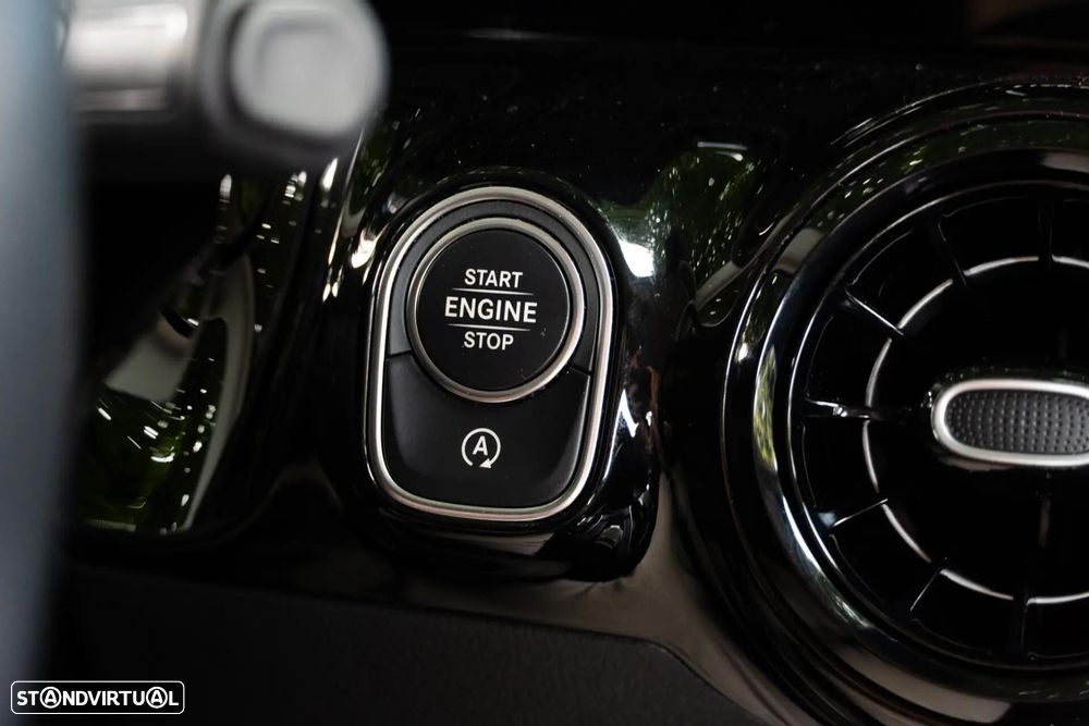 Mercedes-Benz GLA 180 7G-DCT Style - 48