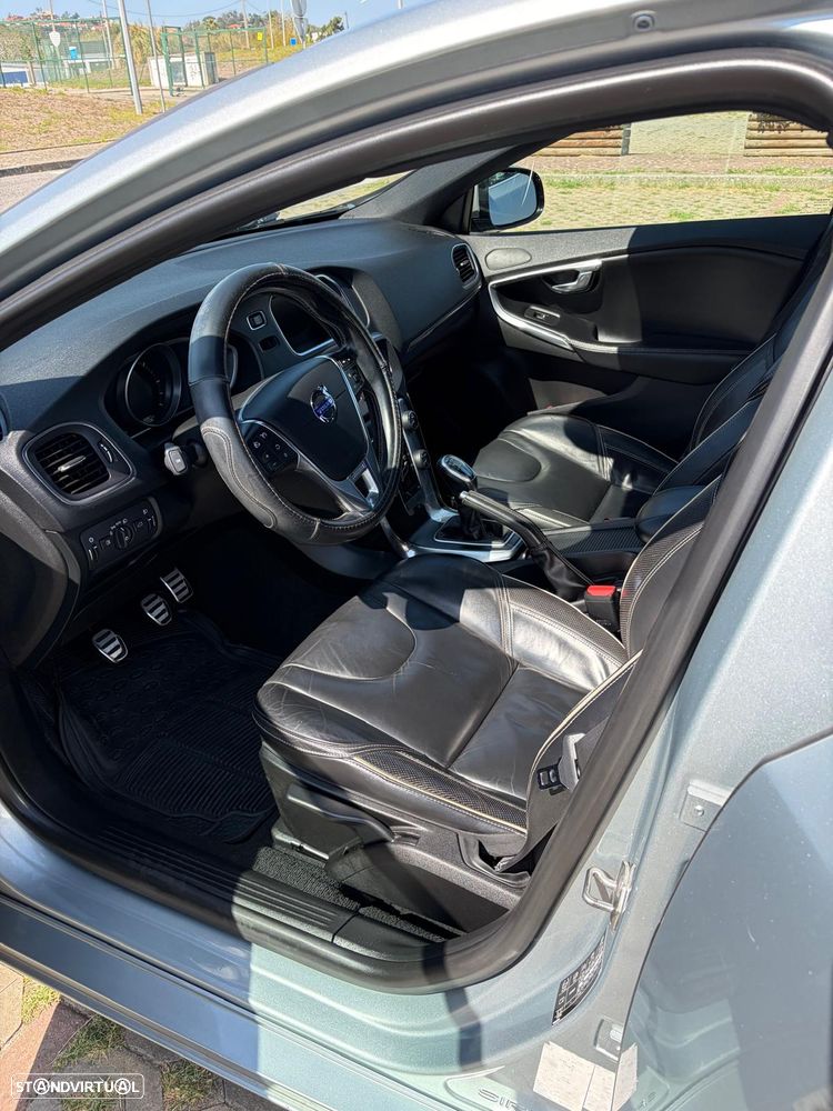 Volvo V40 D2 R Design - 12