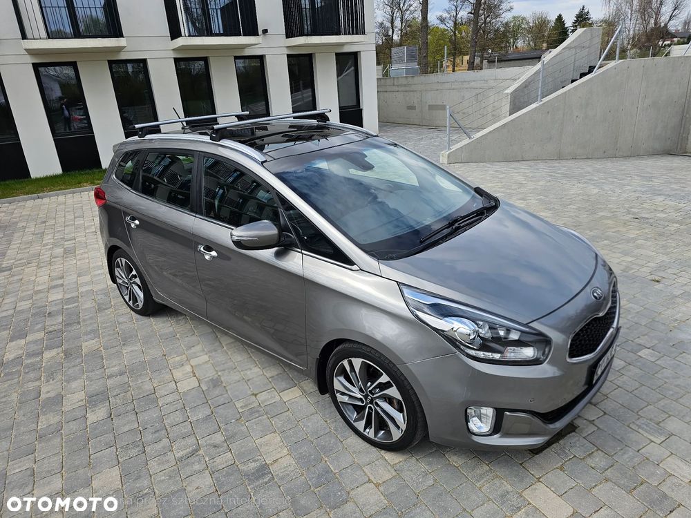 Kia Carens - 8