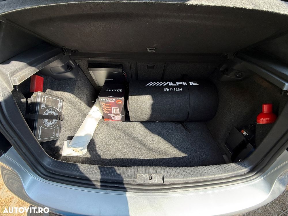 Volkswagen Golf - 12