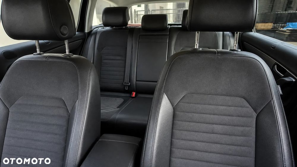 Volkswagen Passat - 11
