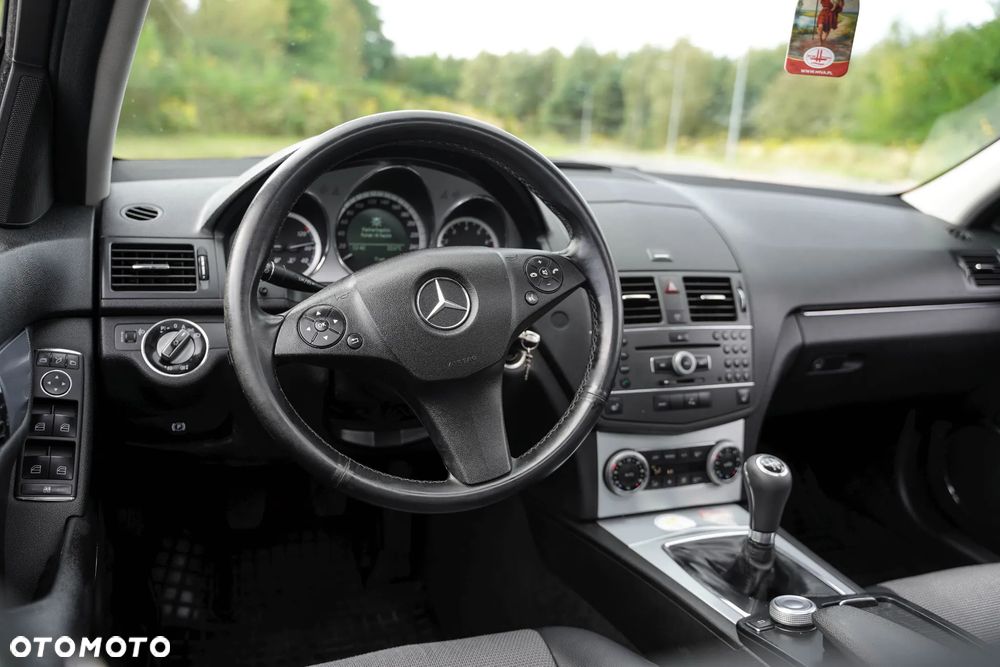 Mercedes-Benz Klasa C 200 CGI BlueEff Elegance - 12