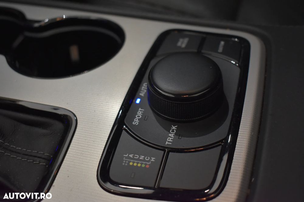 Jeep Grand Cherokee - 29