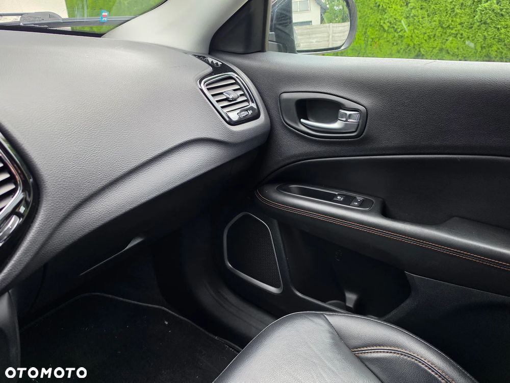 Jeep Compass 1.4 TMair Limited FWD S&S - 29