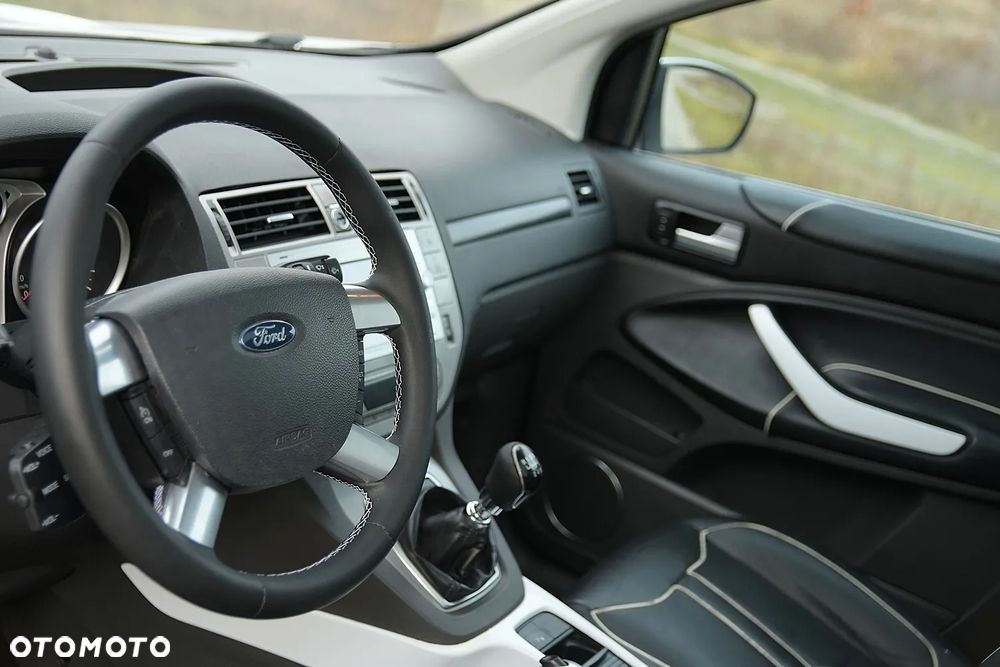 Ford Kuga 2.0 TDCi 4x4 Titanium - 28