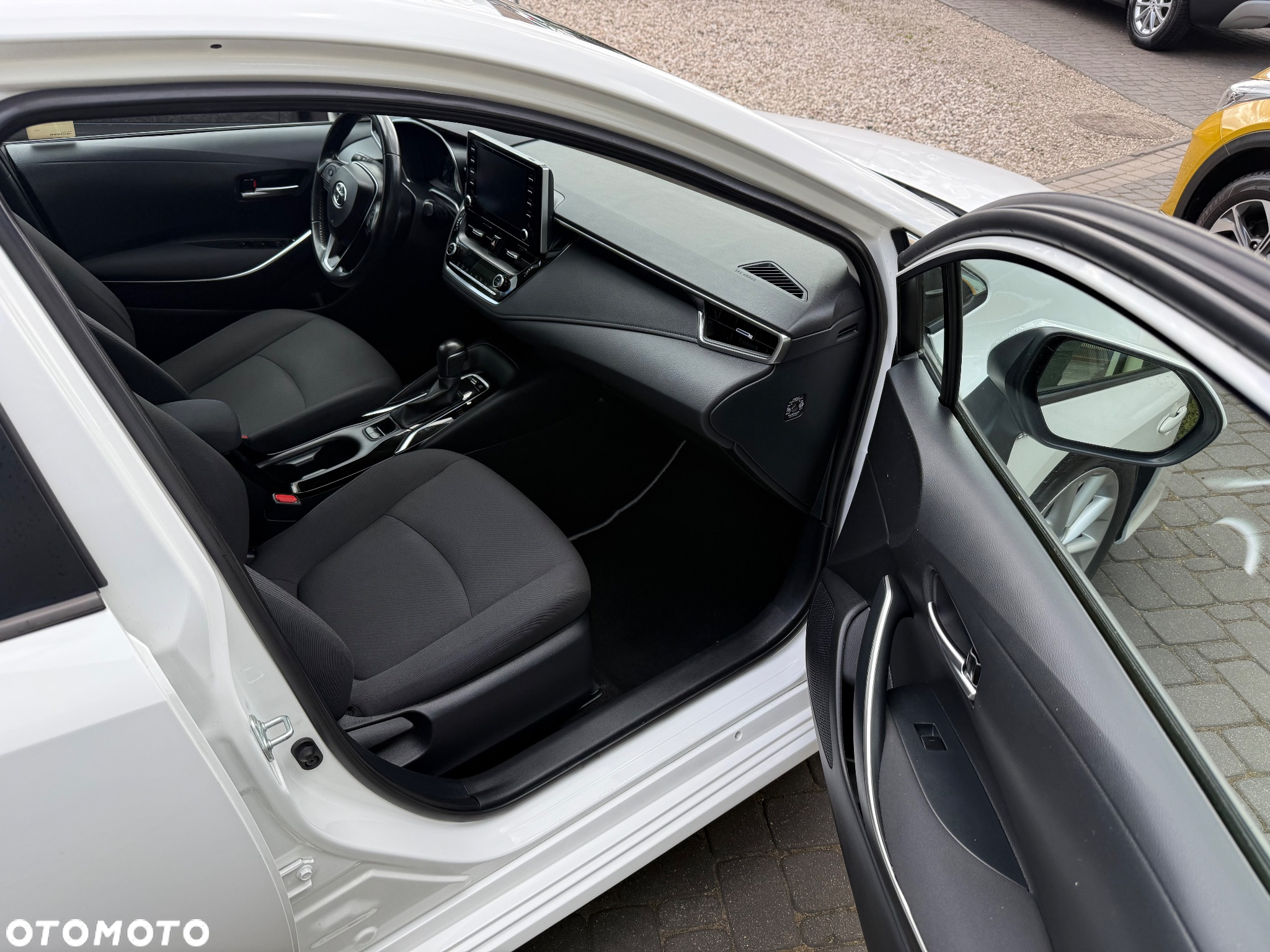 Toyota Corolla 1.8 Hybrid Comfort - 12