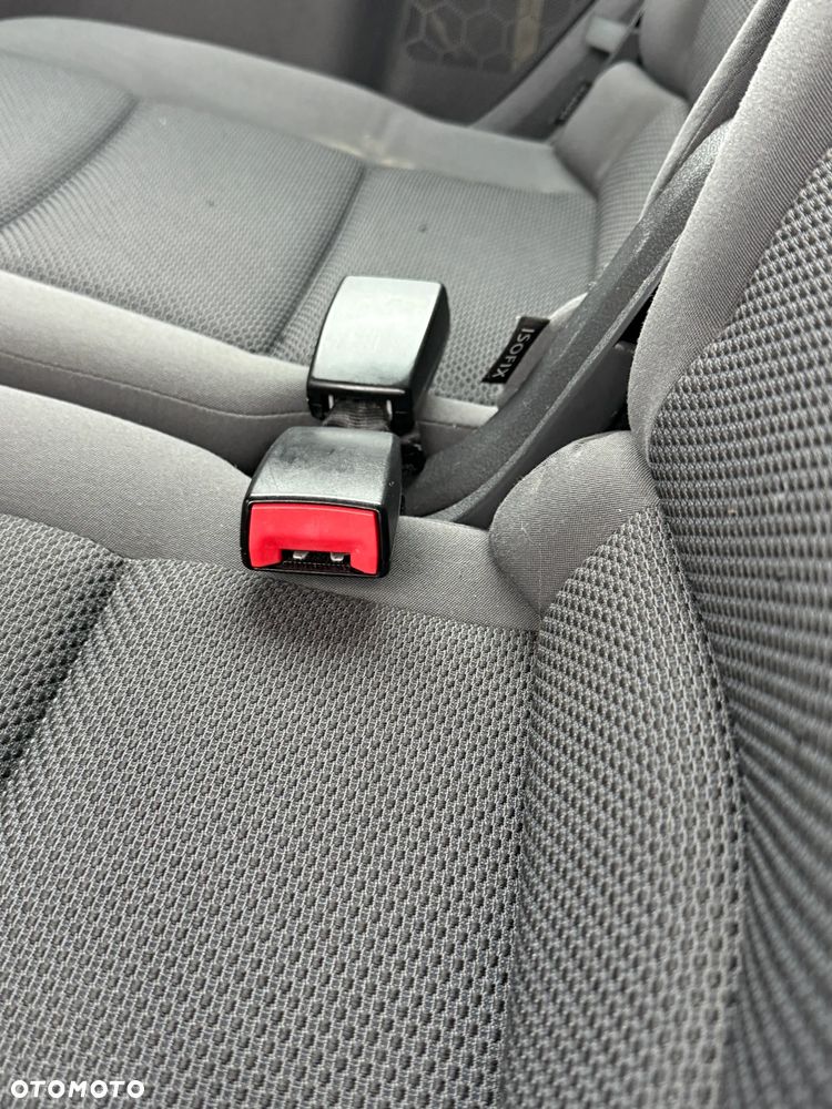 Volkswagen Touran 1.6 TDI DPF BlueMotion Technology Trendline - 22