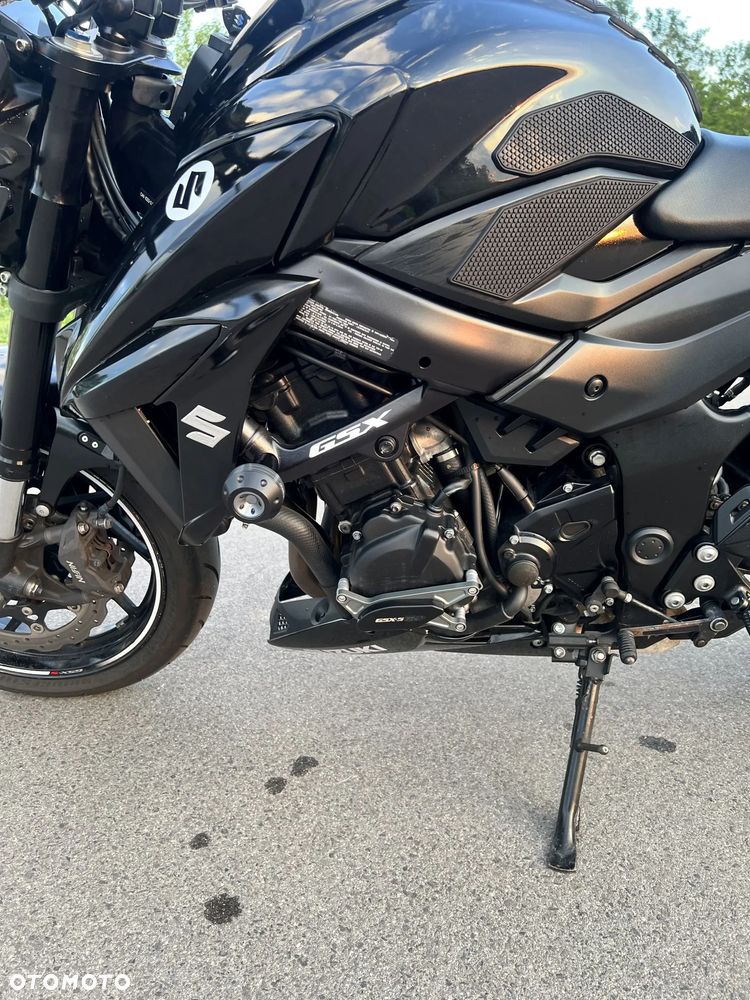 Suzuki GSX - 18