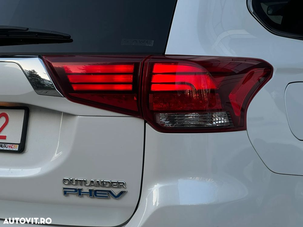 Mitsubishi Outlander 2.4 4WD Plus - 9