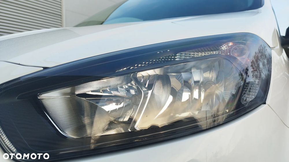 Ford Transit Courier - 33