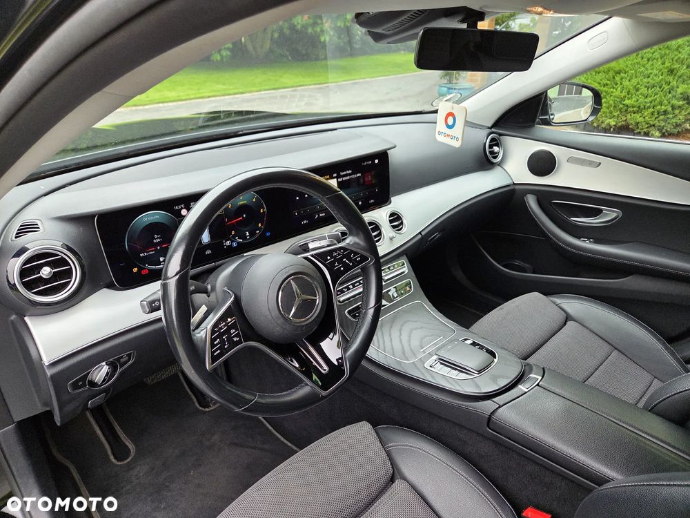 Mercedes-Benz Klasa E 220 d 9G-TRONIC AMG Line - 25