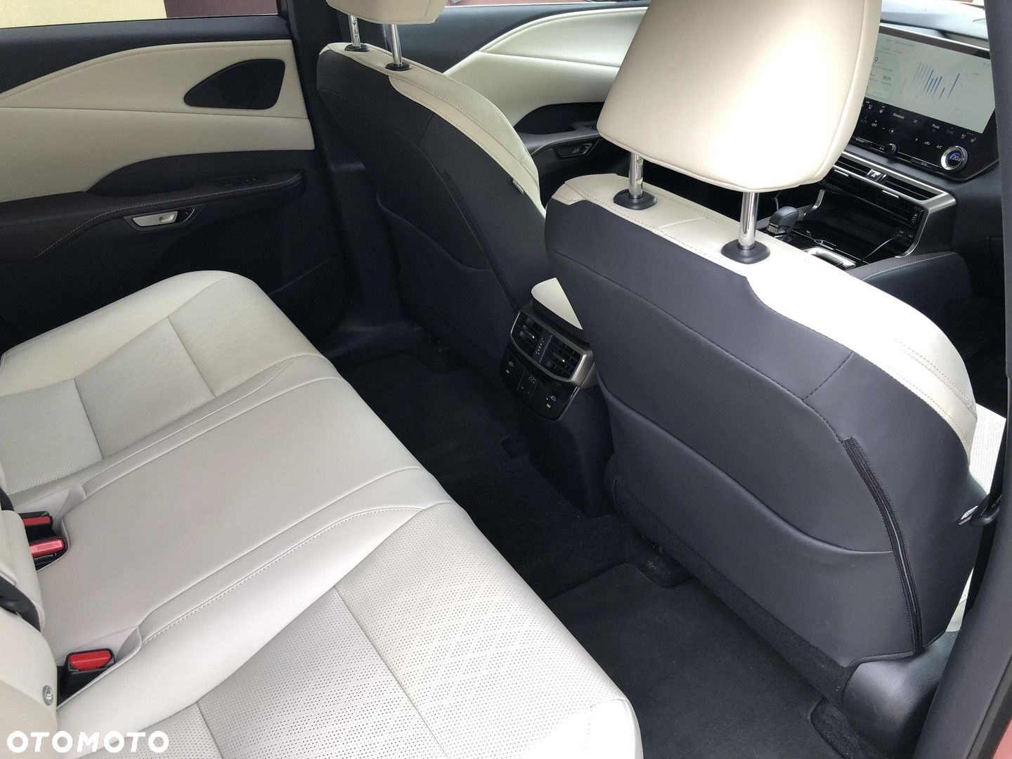 Lexus RX 350h F Sport Design - 11