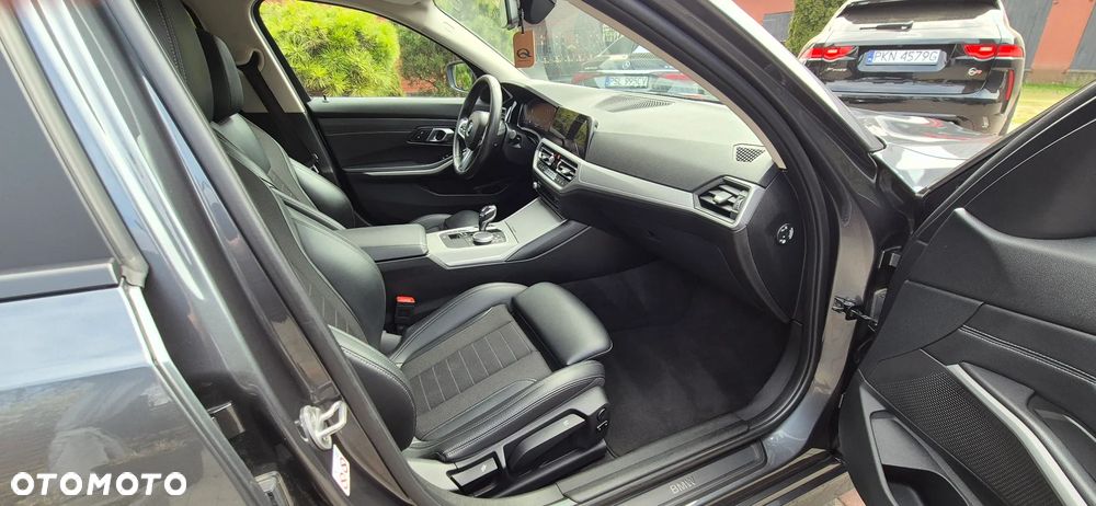 BMW Seria 3 320d xDrive Edition M Sport Shadow - 24
