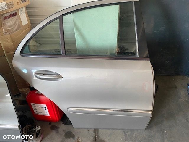 MERCEDES W211 211 drzwi tylne tył prawe 723 C723 - 1