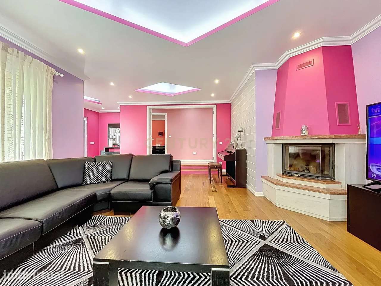 O Refúgio Perfeito para a Sua Família | Moradia T4 com Piscina Coberta - Grande imagem: 5/36
