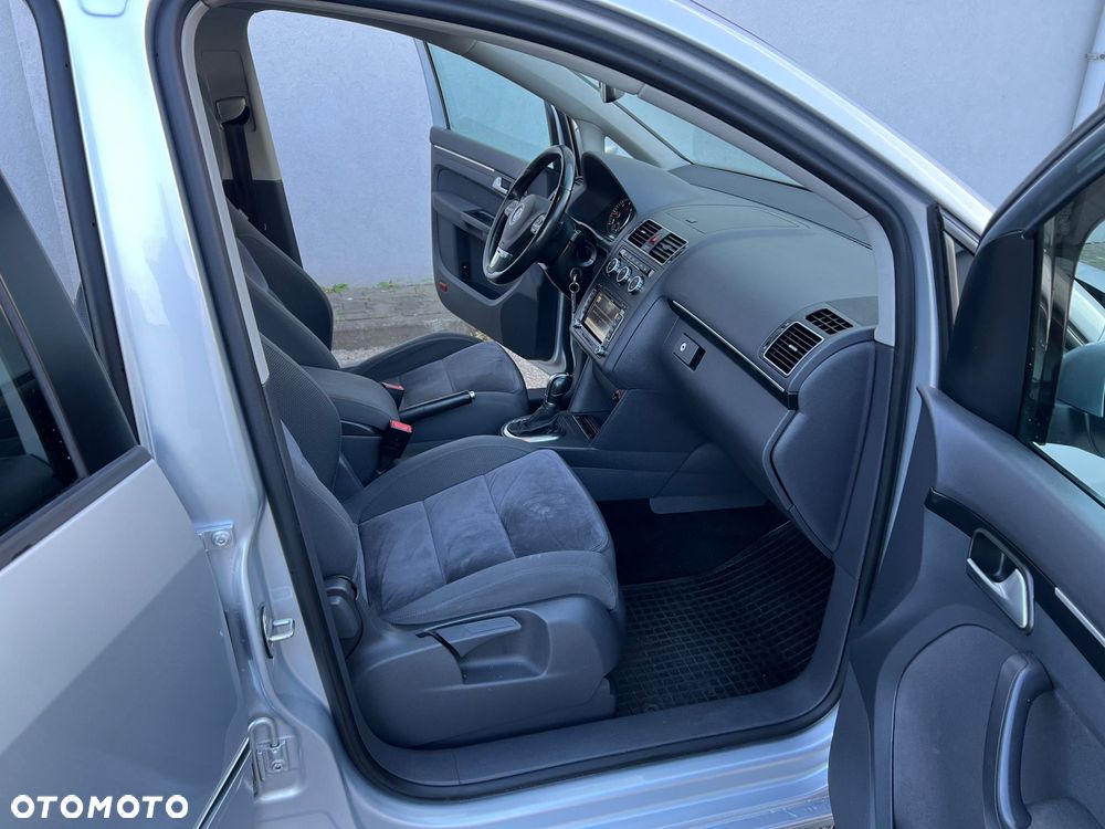Volkswagen Touran 2.0 TDI DPF Highline DSG - 22
