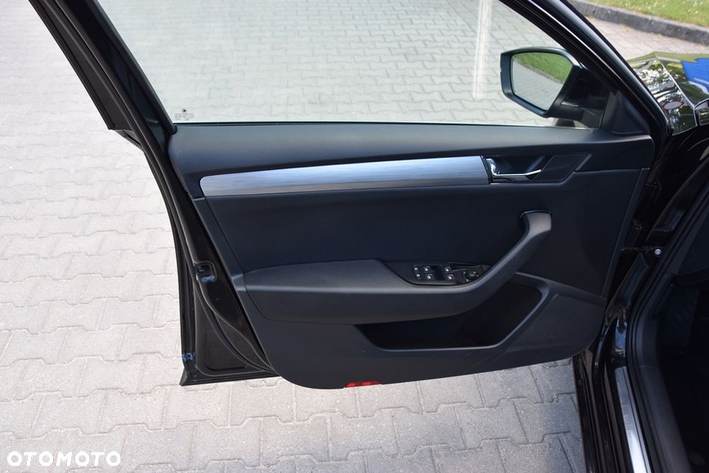Skoda Superb 2.0 TDI Active DSG7 - 33