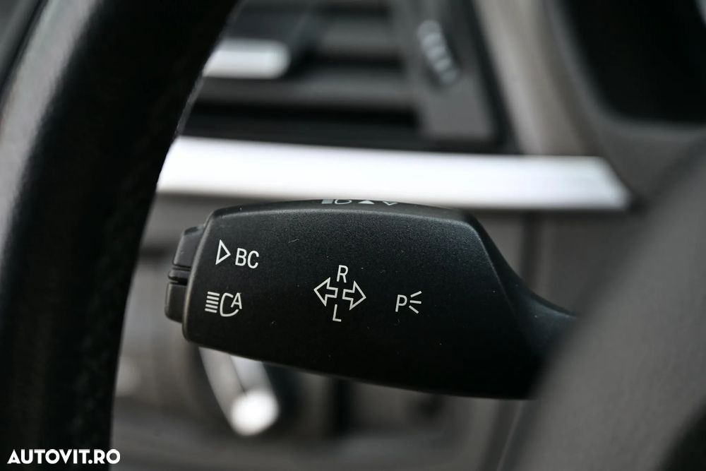 BMW Seria 3 320d Aut. Modern Line - 32