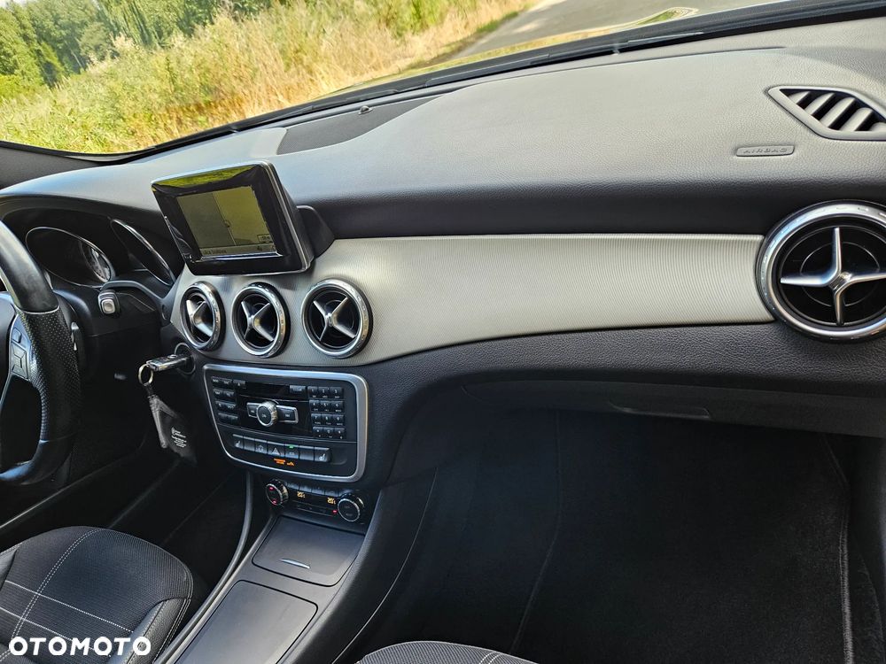 Mercedes-Benz GLA 250 7G-DCT Activity Edition - 31